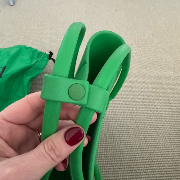 Bottega Veneta THE ARCO rubber tote bag - Picture 3 of 12